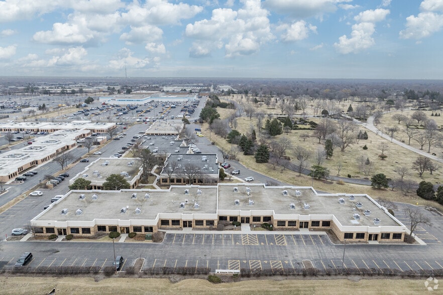 More Photos Of 3105 N Wilke Rd, Arlington Heights Medical For Sale