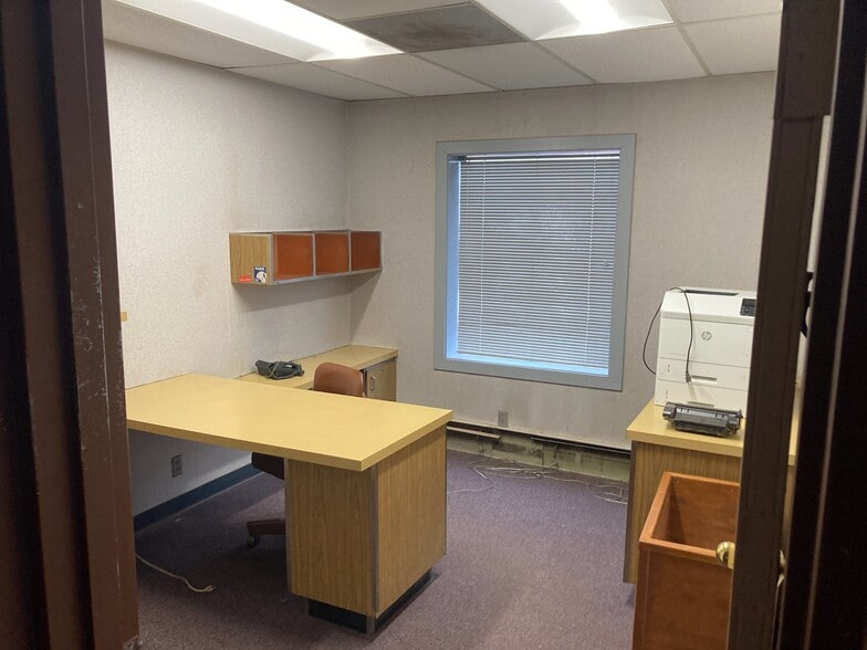 More Photos Of 9700-9710 S Humboldt Ave, Bloomington Warehouse For Lease