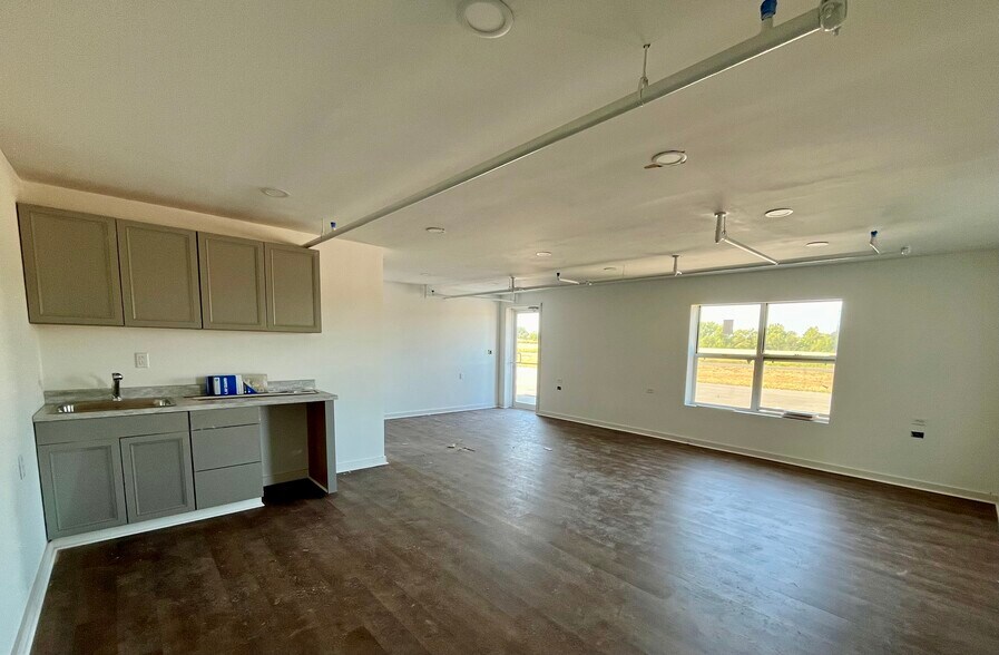 More Photos Of 385 Blacketor Dr, Rochester Warehouse For Lease