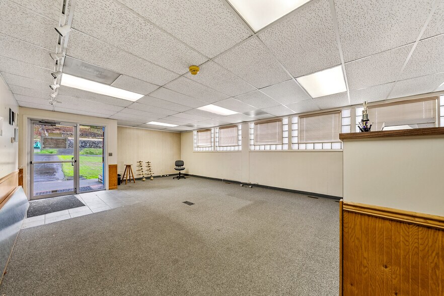 More Photos Of 655 W Umpqua St, Roseburg Radio TVTransmission Facilities For Sale