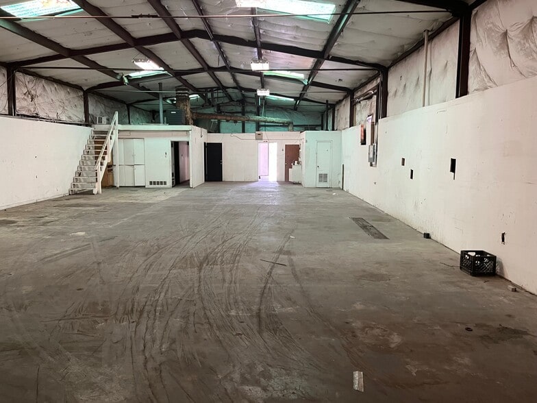 More Photos Of 5807 Ybarra Ct, El Paso Warehouse For Lease
