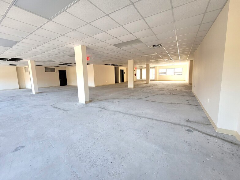 More Photos Of 76-09 Queens Blvd, Elmhurst Office For Lease