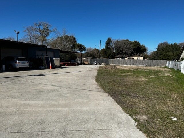 More Photos Of 9826 Clay Rd, Houston Warehouse For Lease