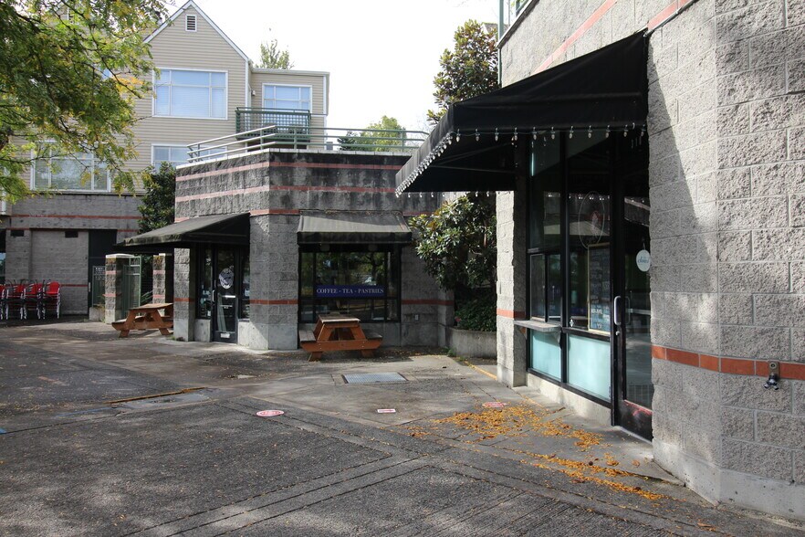 More Photos Of 315 S Montgomery St, Portland General Retail For Lease