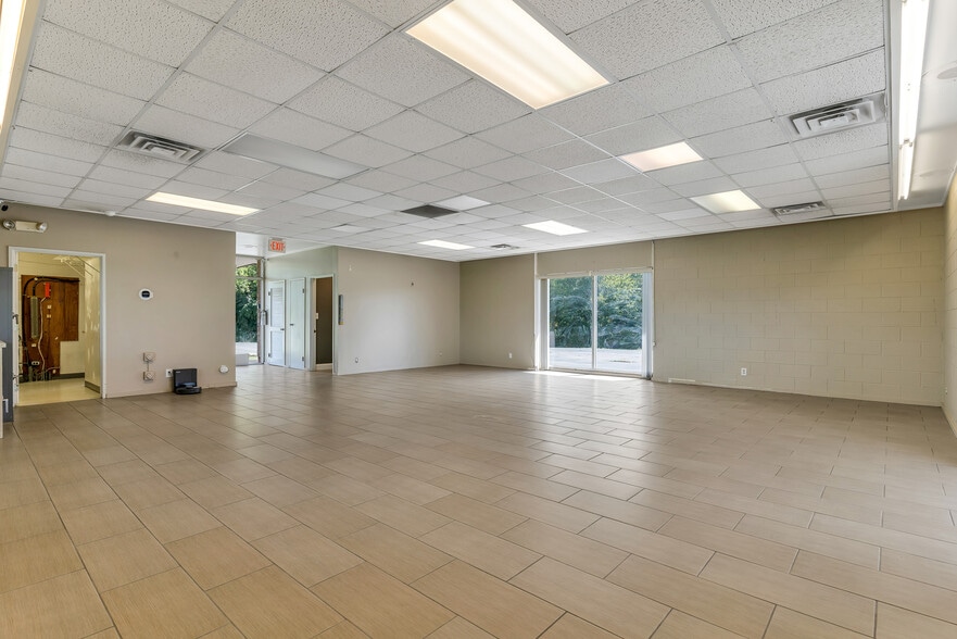 More Photos Of 11293 Torrey Rd, Fenton Storefront Retail Office For Sale