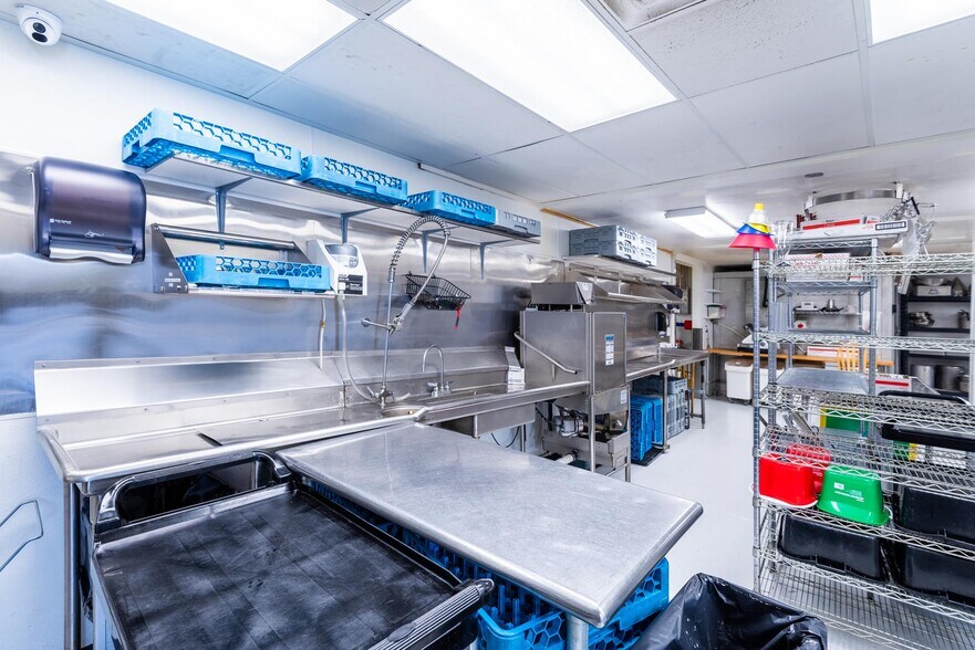 More Photos Of 117 Pine St, Pinedale Restaurant For Sale