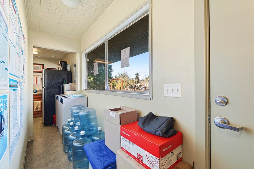 More Photos Of 9055 SW Beaverton Hillsdale Hwy, Portland Office For Lease