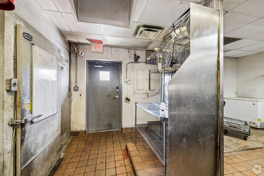 More Photos Of 7260 Manchester Rd, Maplewood Restaurant For Sale