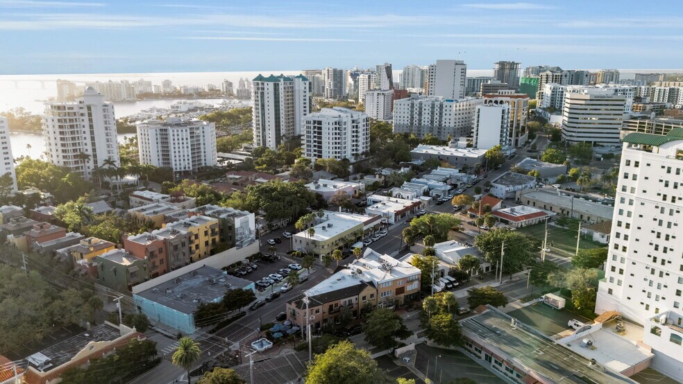 More Photos Of 530-536 S Pineapple Ave, Sarasota Storefront Retail Residential For Sale