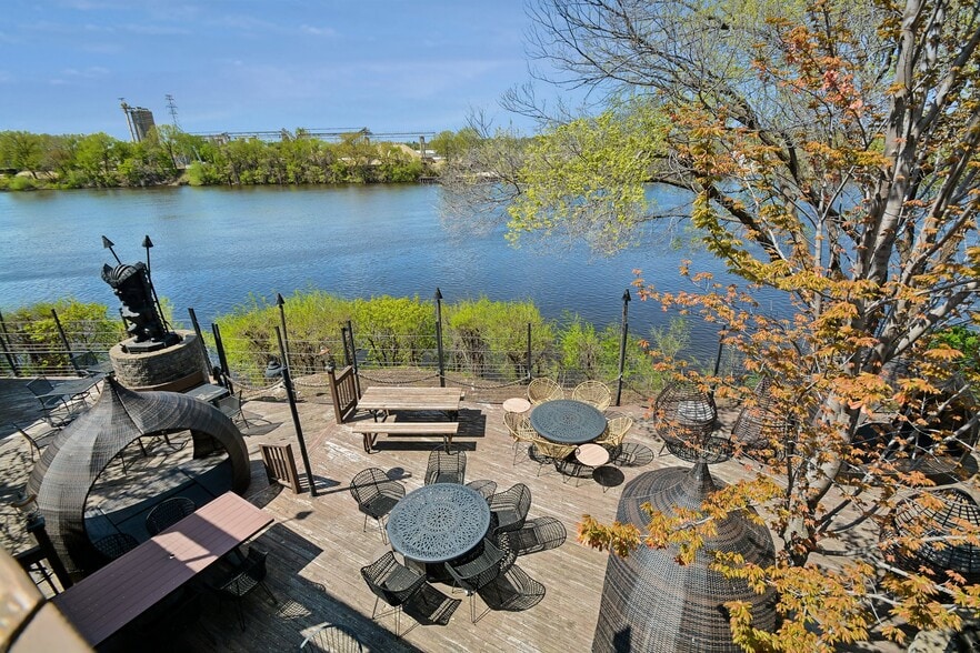 More Photos Of 1900 & 1924 Marshall St NE, Minneapolis Restaurant For Sale