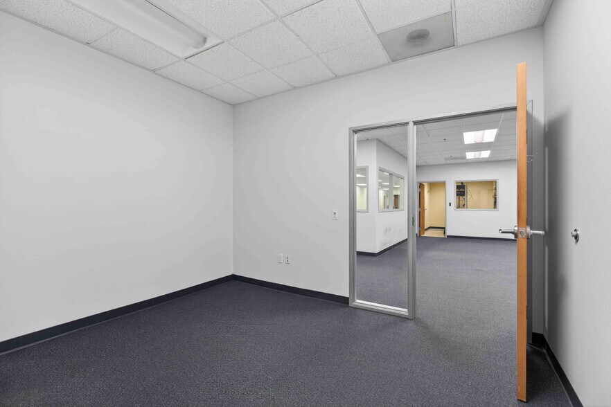 More Photos Of 20401 Prairie St, Chatsworth Manufacturing For Lease