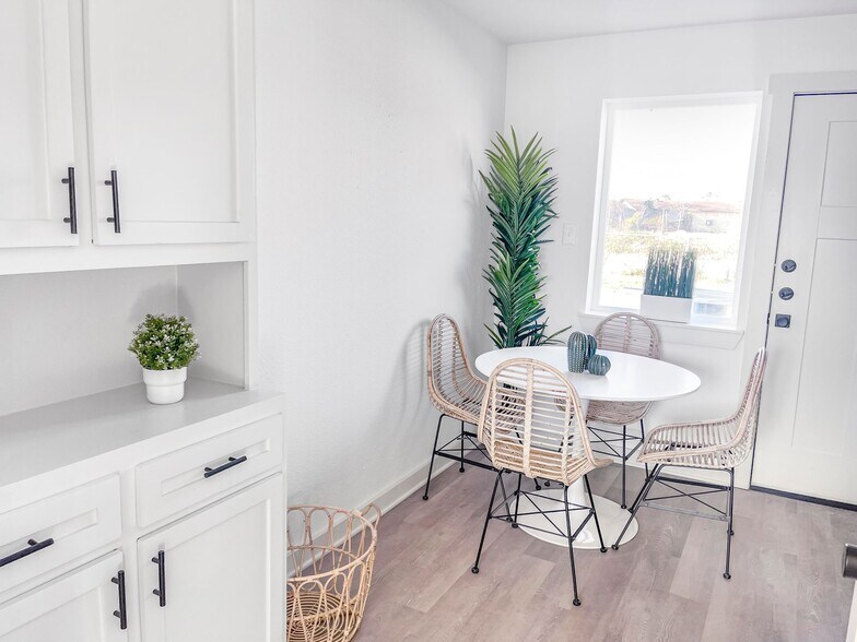More Photos Of 2020 Cottonwood St, Beaumont Apartments For Sale