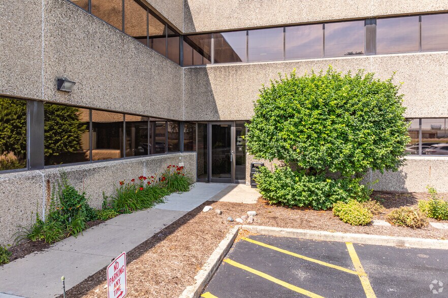 More Photos Of 210 N Hammes Ave, Joliet Medical For Lease