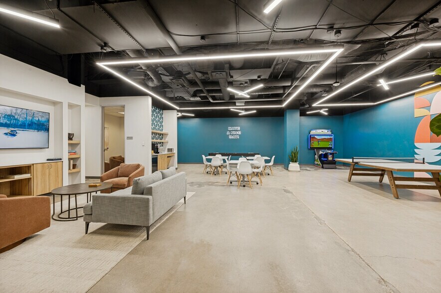 More Photos Of 750 W John Carpenter Fwy, Irving Office For Lease
