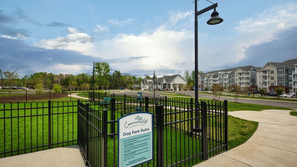 More Photos Of 5401 Commonwealth Centre Pky, Midlothian Apartments For Sale