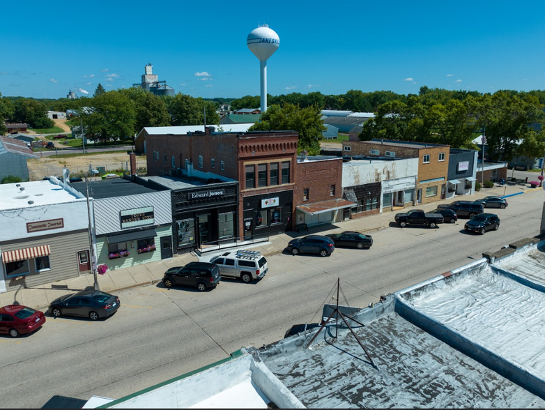 Primary Photo Of 121 Main Street, Janesville Restaurant For Lease