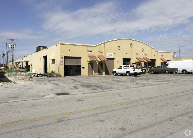 More Photos Of 1010-1060 E 32nd St, Hialeah Manufacturing For Lease