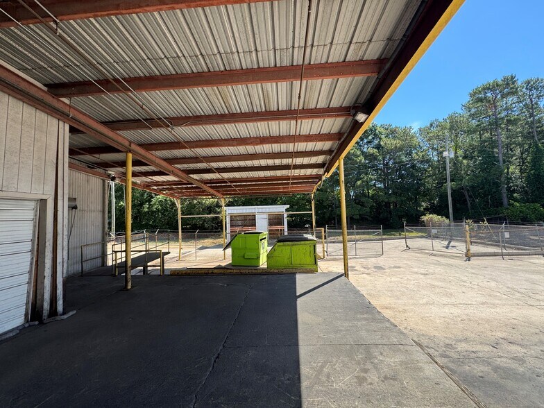 More Photos Of 2903 Lee Ave, Sanford Manufacturing For Lease