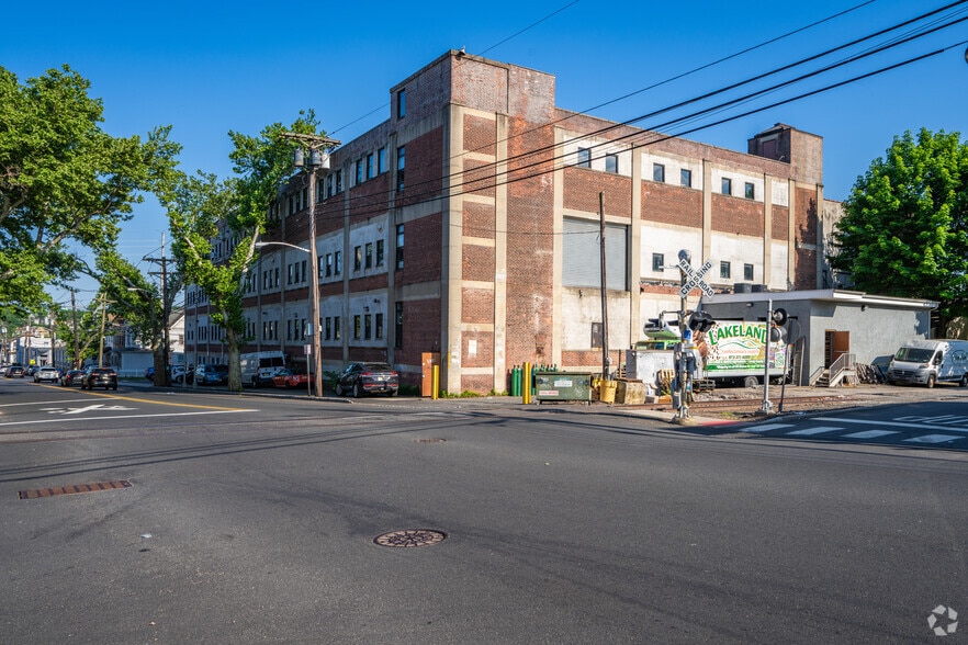 More Photos Of 359 Cortlandt St, Belleville Manufacturing For Lease