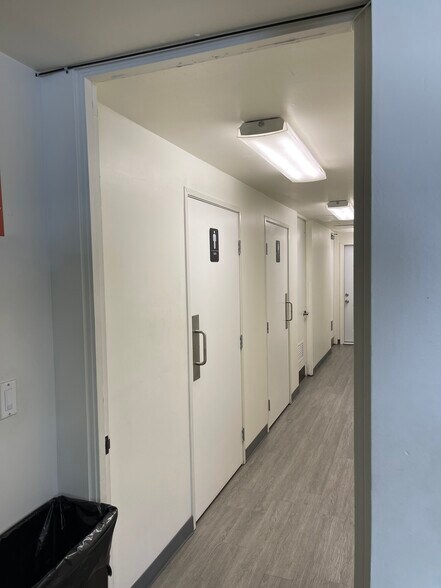 More Photos Of 875 Garnet Ave, San Diego Storefront Retail Office For Lease