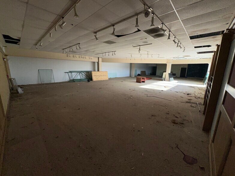 More Photos Of 301-373 W Golf Rd, Schaumburg Unknown For Lease