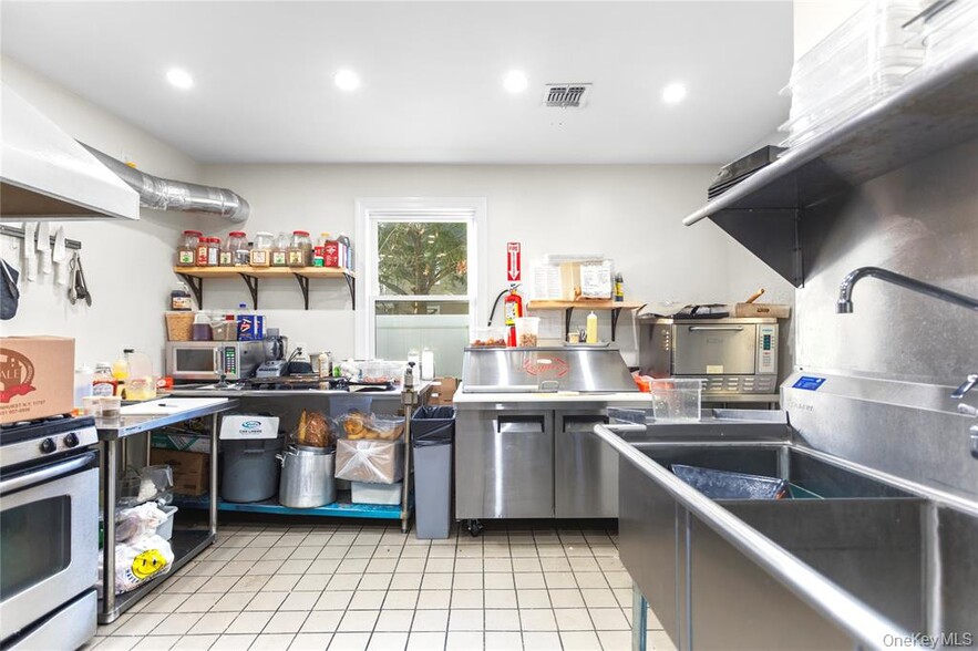 More Photos Of 305 4th Ave, Bay Shore Freestanding For Sale