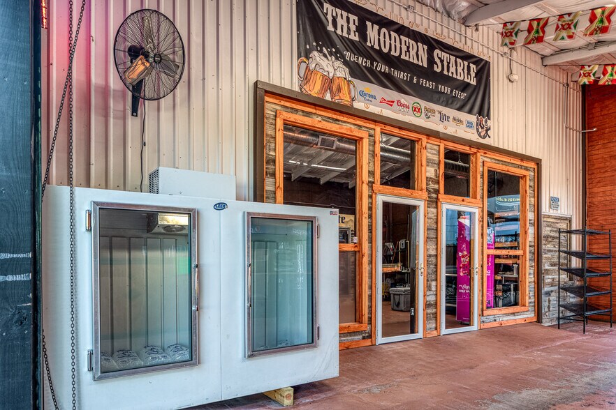 More Photos Of 607 W Gibbs St, Del Rio General Retail For Sale