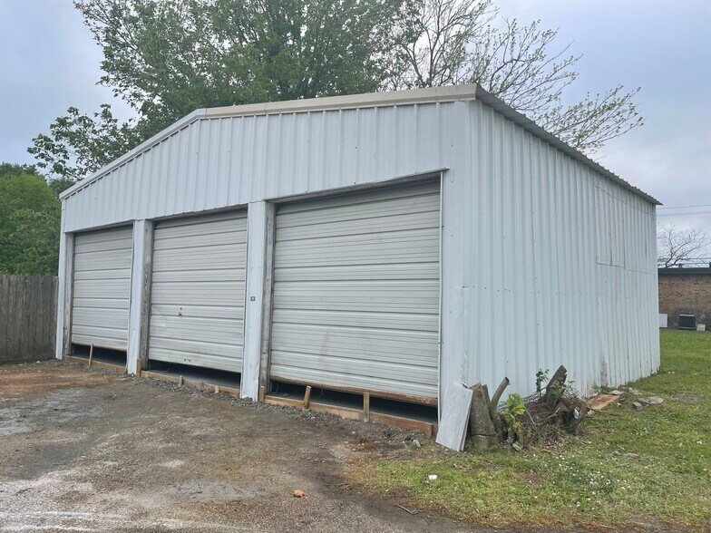 More Photos Of 104 Pecan Dr, Friendswood Storefront Retail Office For Lease