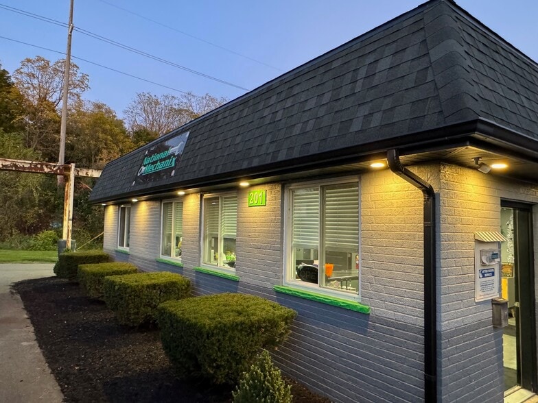 Primary Photo Of 201 S Mill St, South Lyon Manufacturing For Sale