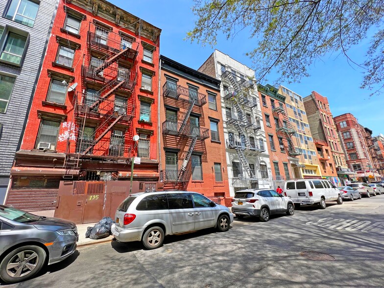 More Photos Of 197 Henry St, New York Office For Sale