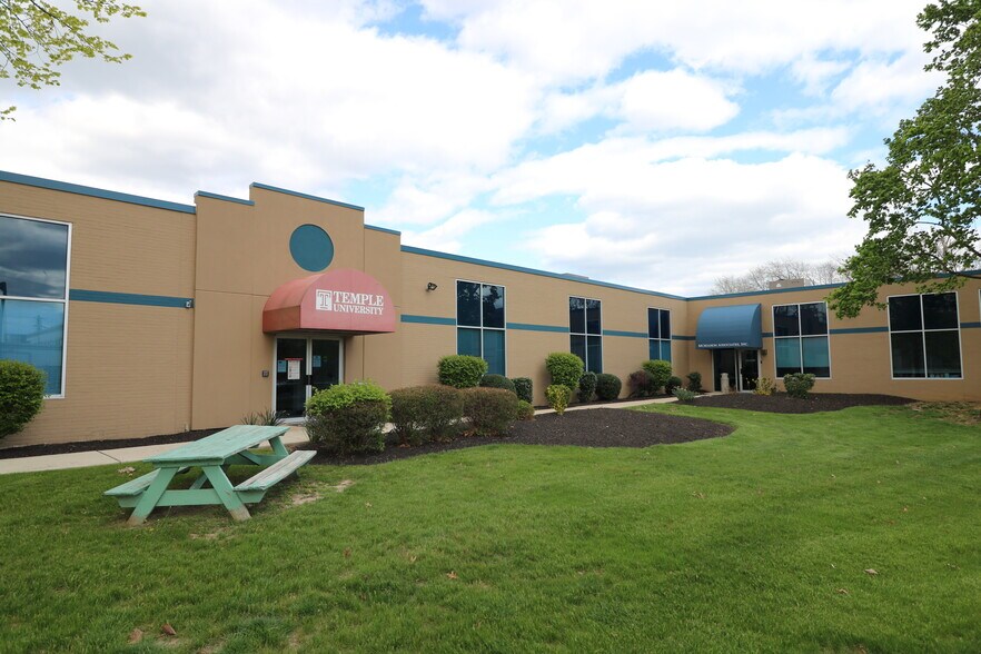 More Photos Of 425 Commerce Dr, Fort Washington Office For Lease