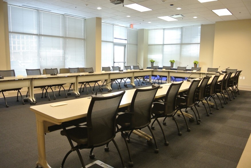 More Photos Of 3600 Arco Corporate Dr, Charlotte Office Residential For Lease