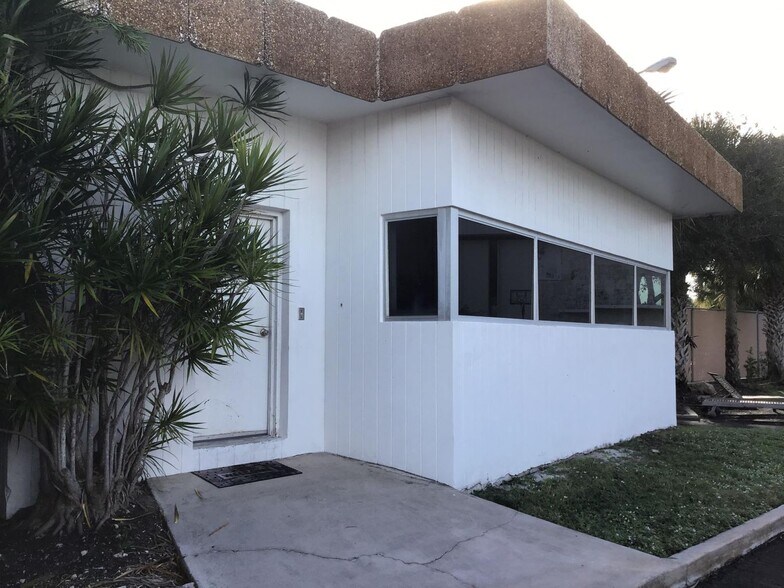 More Photos Of 300 S 6th St, Fort Pierce Office For Sale