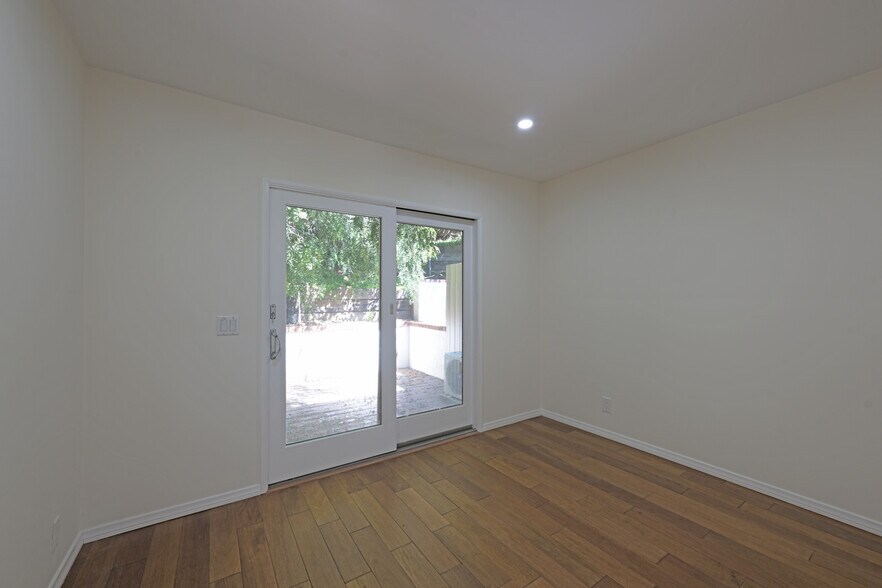 More Photos Of 2592 N Beachwood Dr, Los Angeles Multifamily For Sale