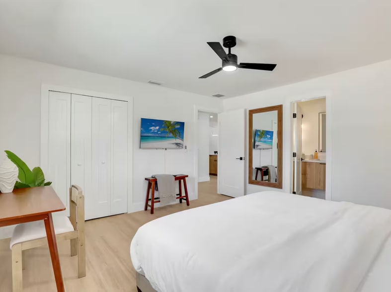 More Photos Of 2600 Lakeview Dr, Naples Apartments For Sale