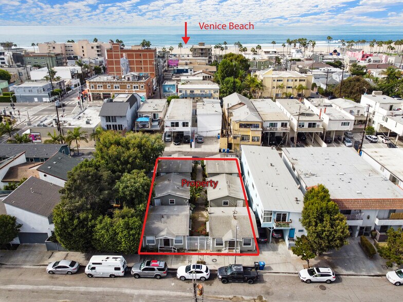 Primary Photo Of 2006 Strongs Dr, Venice Apartments For Sale