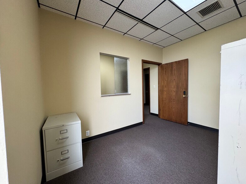 More Photos Of 8396 Mississippi St, Merrillville Office Residential For Lease