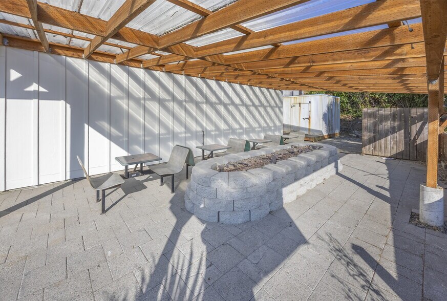 More Photos Of 501 NW Coast St, Newport Restaurant For Sale