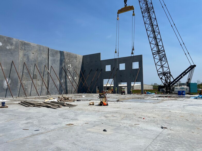 More Photos Of 230 Innovation Way, Hendersonville Warehouse For Lease