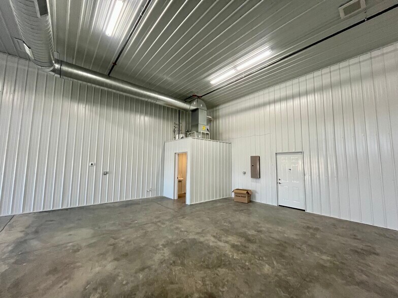 More Photos Of 2010 Fairview st, Centerville Industrial For Lease