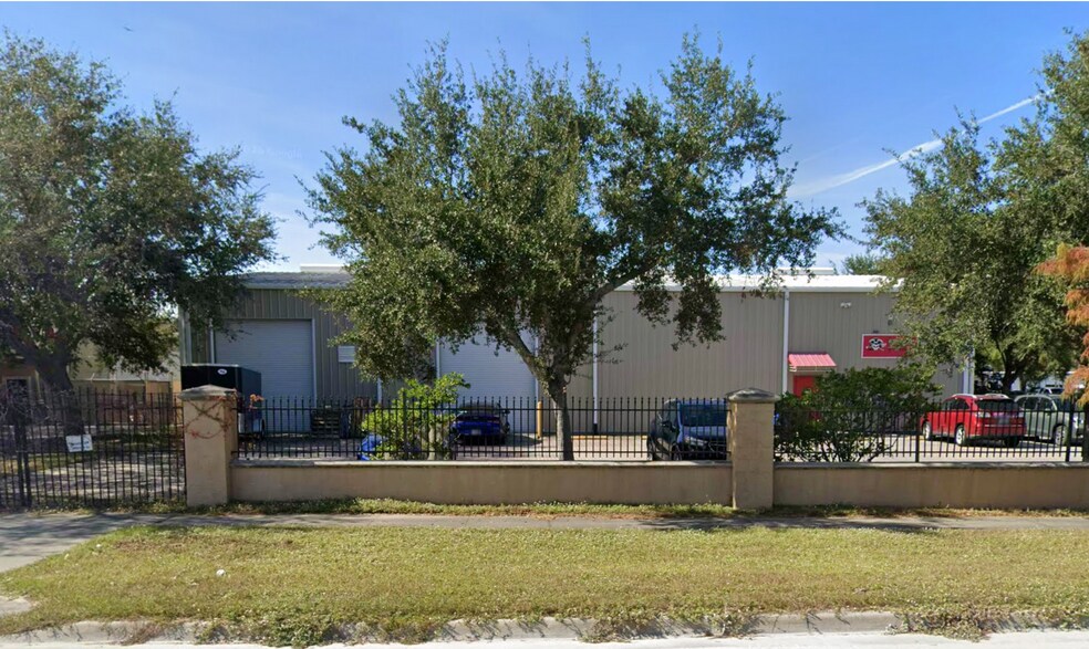 More Photos Of 4006 W Cayuga, Tampa Warehouse For Sale