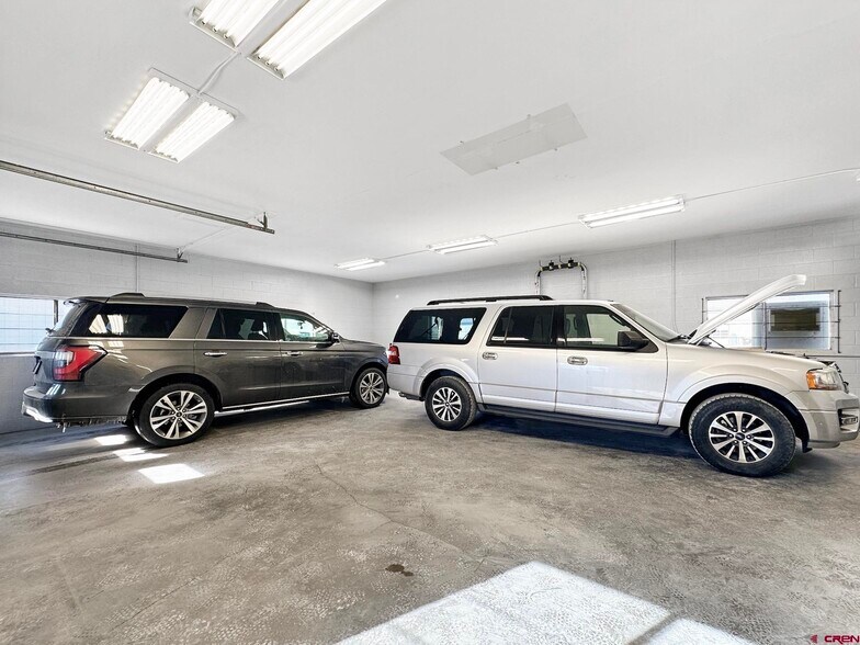 More Photos Of 685 Industrial Blvd, Delta Warehouse For Lease