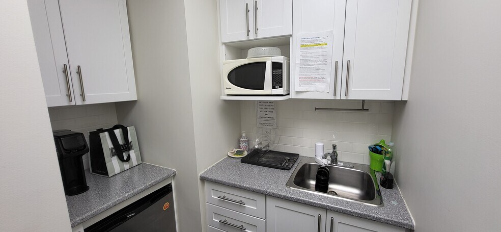 More Photos Of 30 Wertheim Ct, Richmond Hill Office Residential For Lease