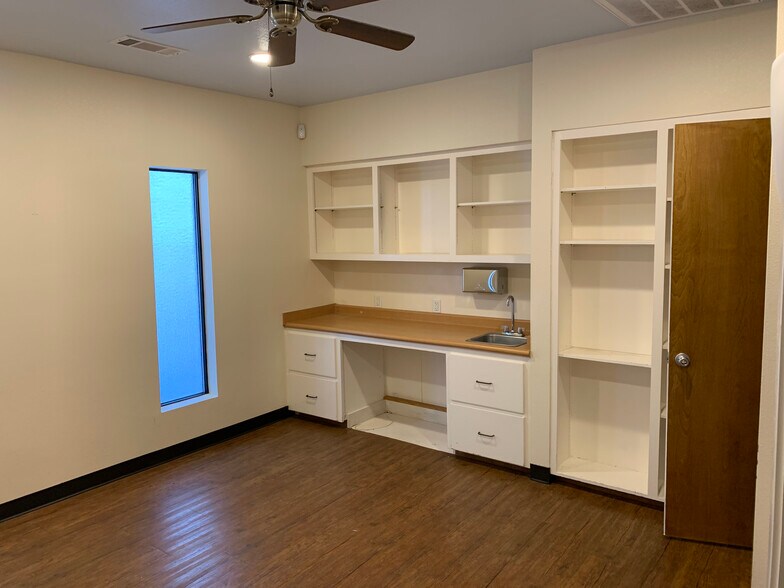 More Photos Of 4007 Marathon Blvd, Austin General Retail For Lease