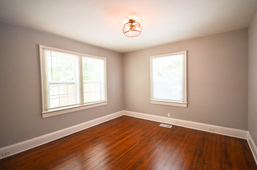 More Photos Of 2220 The Plaza, Charlotte Office Residential For Lease