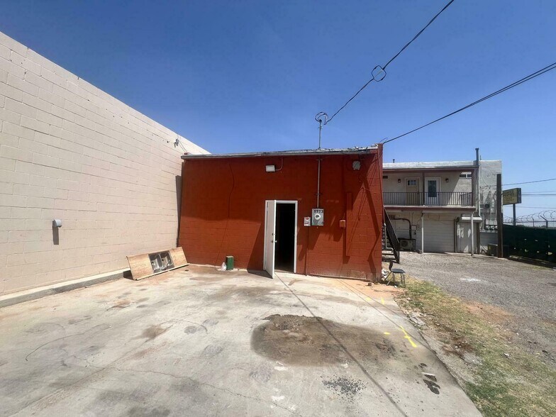 More Photos Of 9523 Dyer St, El Paso Storefront For Lease
