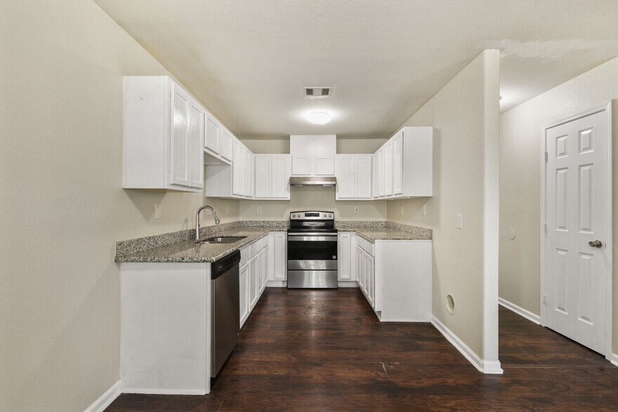 More Photos Of 117 Craig St, Baytown Apartments For Sale