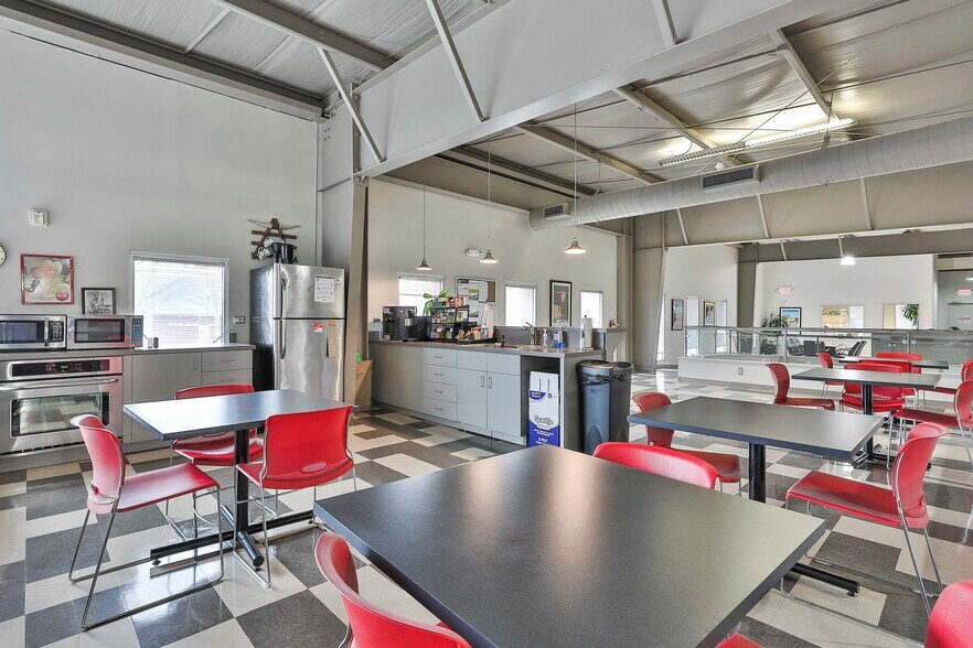 More Photos Of 1039 Sullivan Rd, Newnan Office For Lease