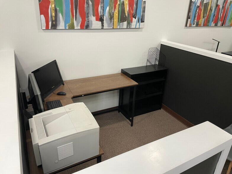 More Photos Of 1300 Cummins Rd, Des Moines General Retail For Lease