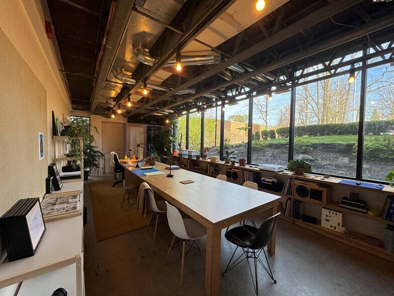 More Photos Of 1145 W Long Lake Rd, Bloomfield Hills Office For Lease